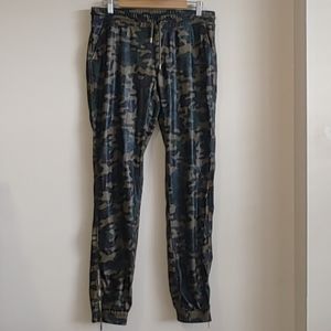Soho Babe Camo Joggers Size Large
